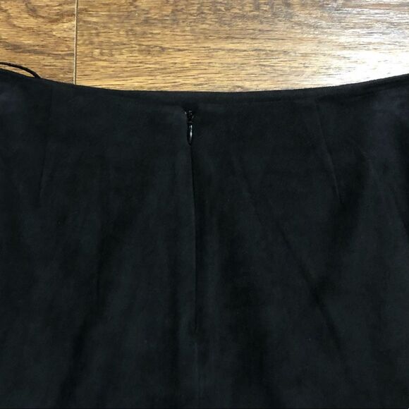 Gretchen Scott Y2K Fringe Vegan Suede Black Skirt - Picture 5 of 10